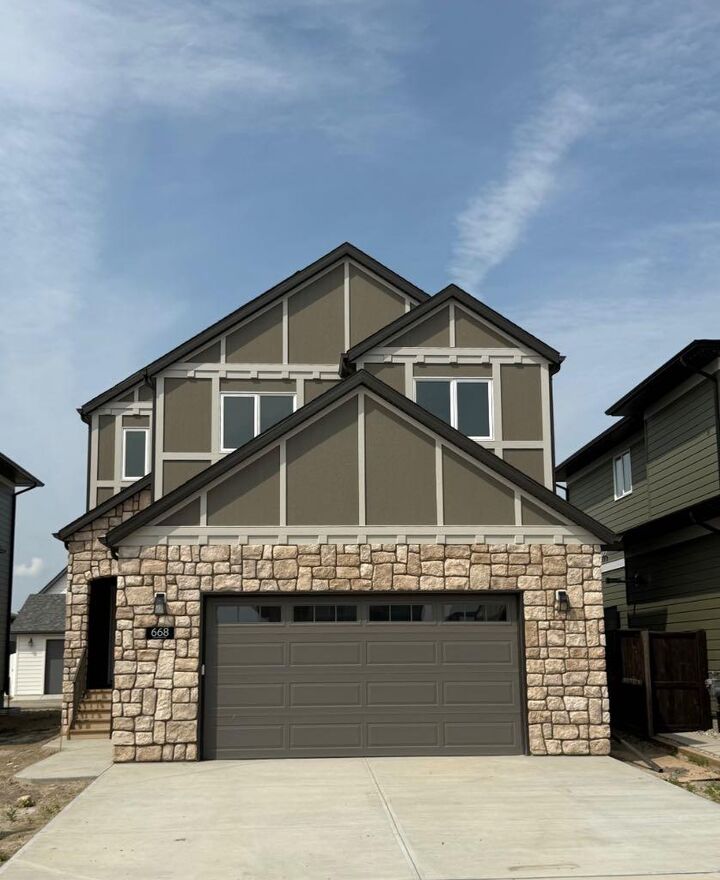 668 Devonia Road W — photo 1
