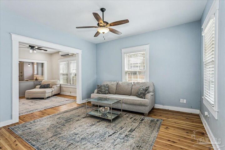 Property Photo: 1618 E Lee St FL 32503