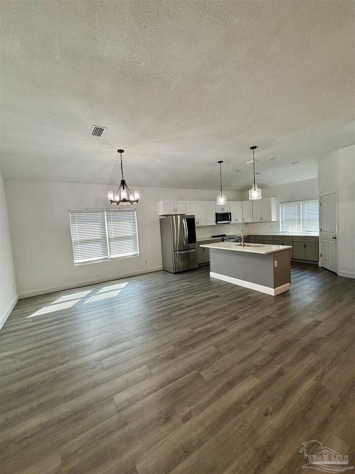 Property Photo: 1315 W Scott St FL 32501