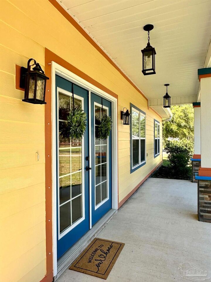 Property Photo:  5434 Lilac Ave  FL 32570 