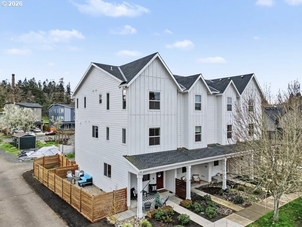 Property Photo: 2146 Audubon Ave OR 97302