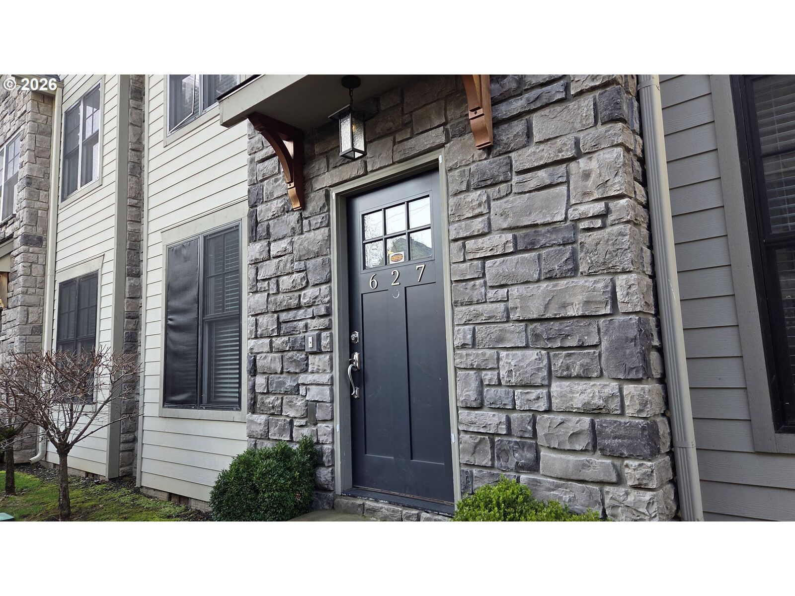 Property Photo: 627 NE Randall Ave OR 97232