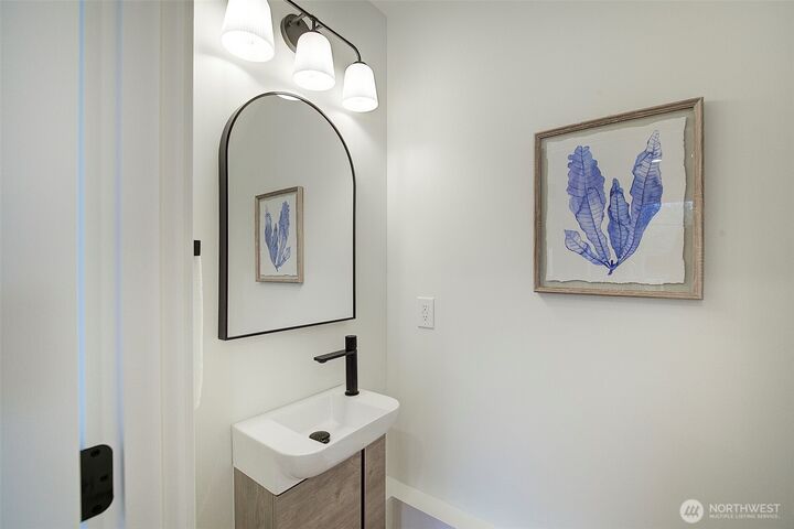 Property Photo: 7341 California Avenue SW B WA 98136