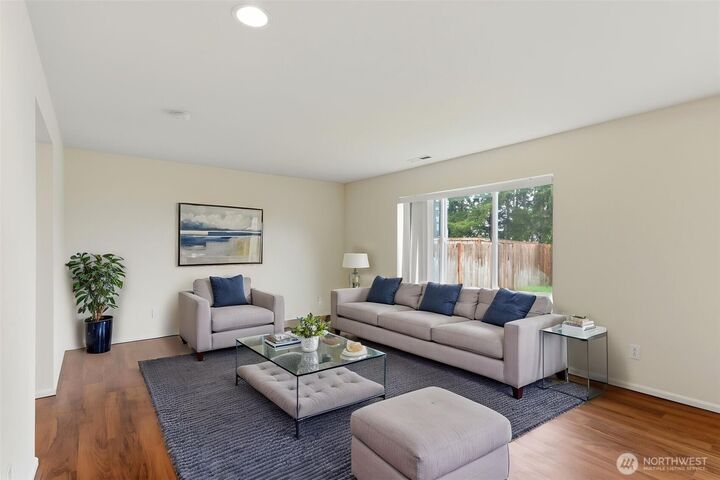 Property Photo: 4244 E Roosevelt Avenue WA 98404