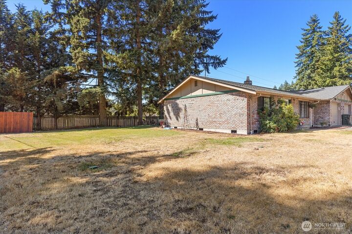 Property Photo: 15103 1510 15th Avenue E WA 98445