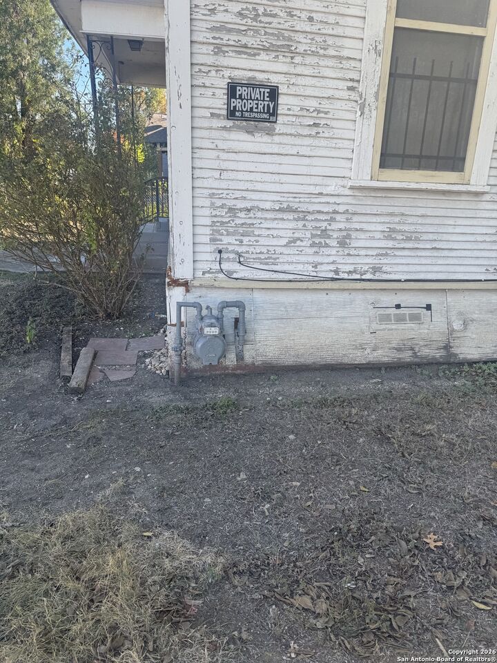 Property Photo: 2424 Buena Vista TX 78207