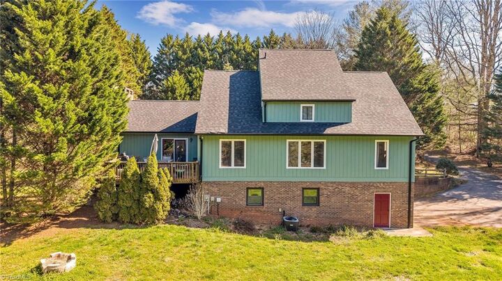 Property Photo:  257 Smitheys Country Lane  NC 28651 