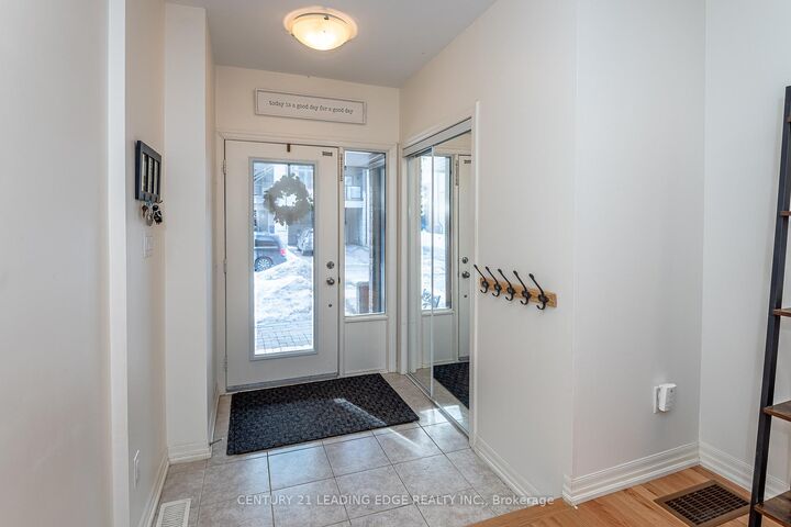 Photo de la propriété:  256 Vivant Street  ON L3X 0K9 