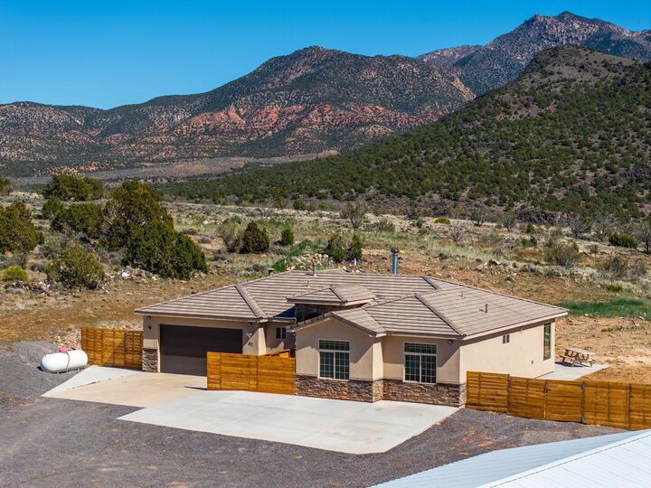 Property Photo: 62 N Lucky 7 Rd UT 84782