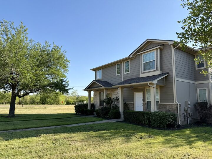 Property Photo: 917 Sebastian Bend B TX 78660