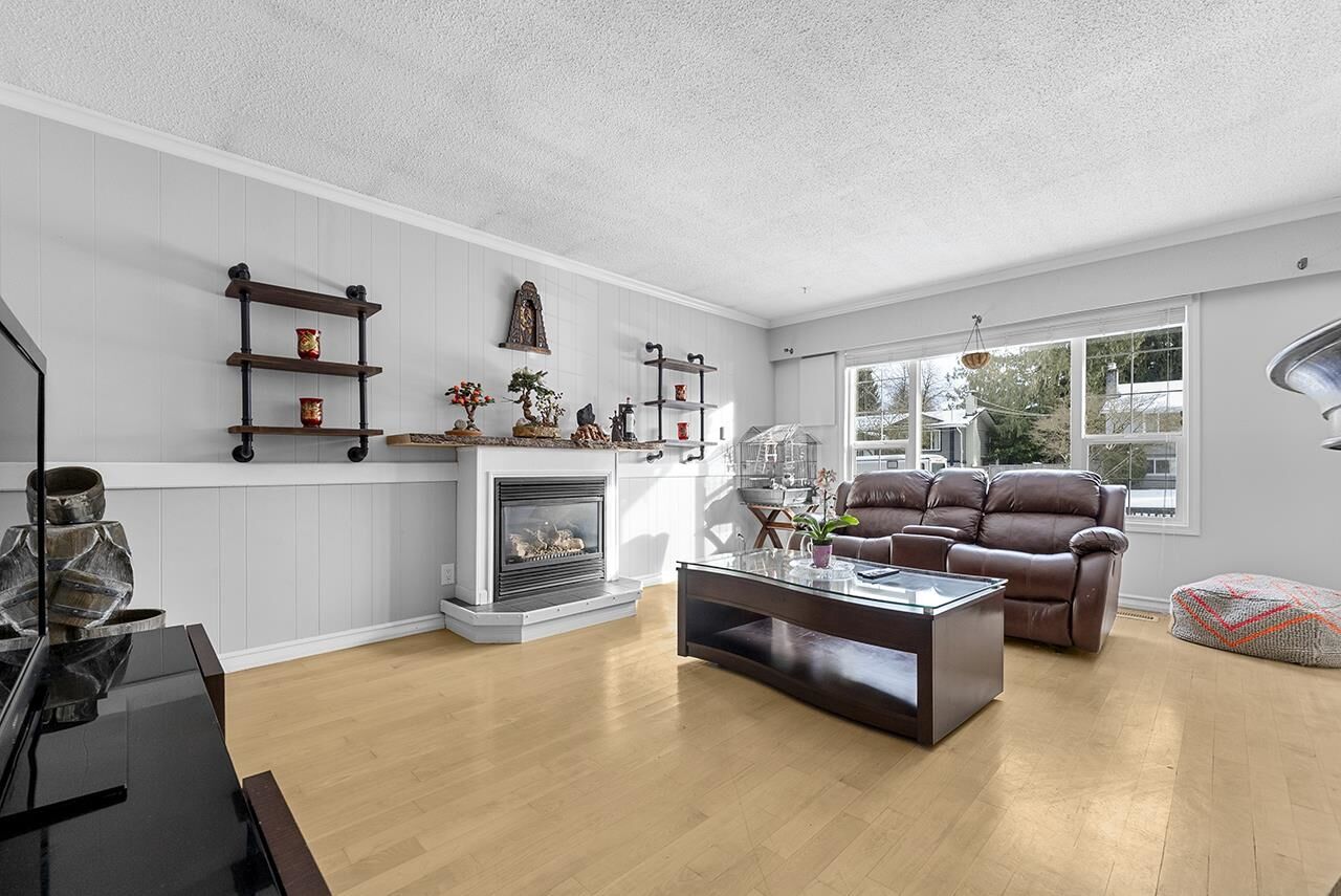 Property Photo: 26953 28A Avenue BC V4W 3A1