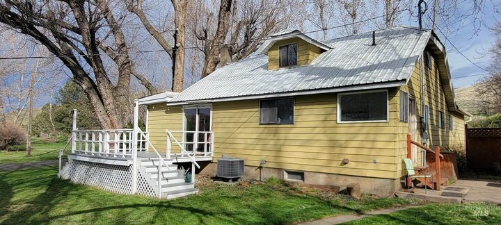 Property Photo: 426 Hwy 12 E WA 99347