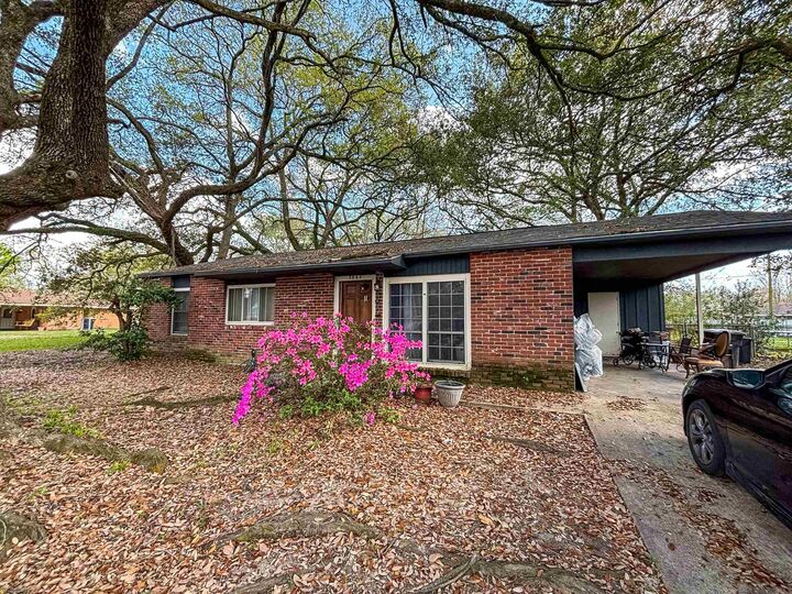 Property Photo:  5464 Juarez St  LA 70811 