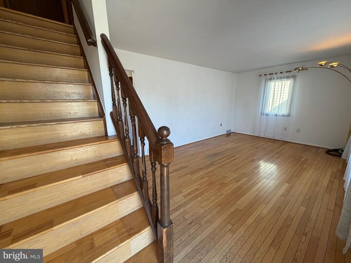 Property Photo: 10 Bowling Green Avenue PA 19067