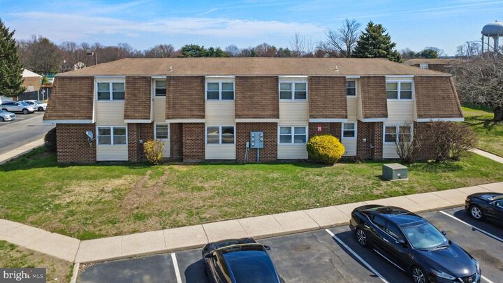 Property Photo:  24 Florence Tollgate Place -1 24-1  NJ 08518 