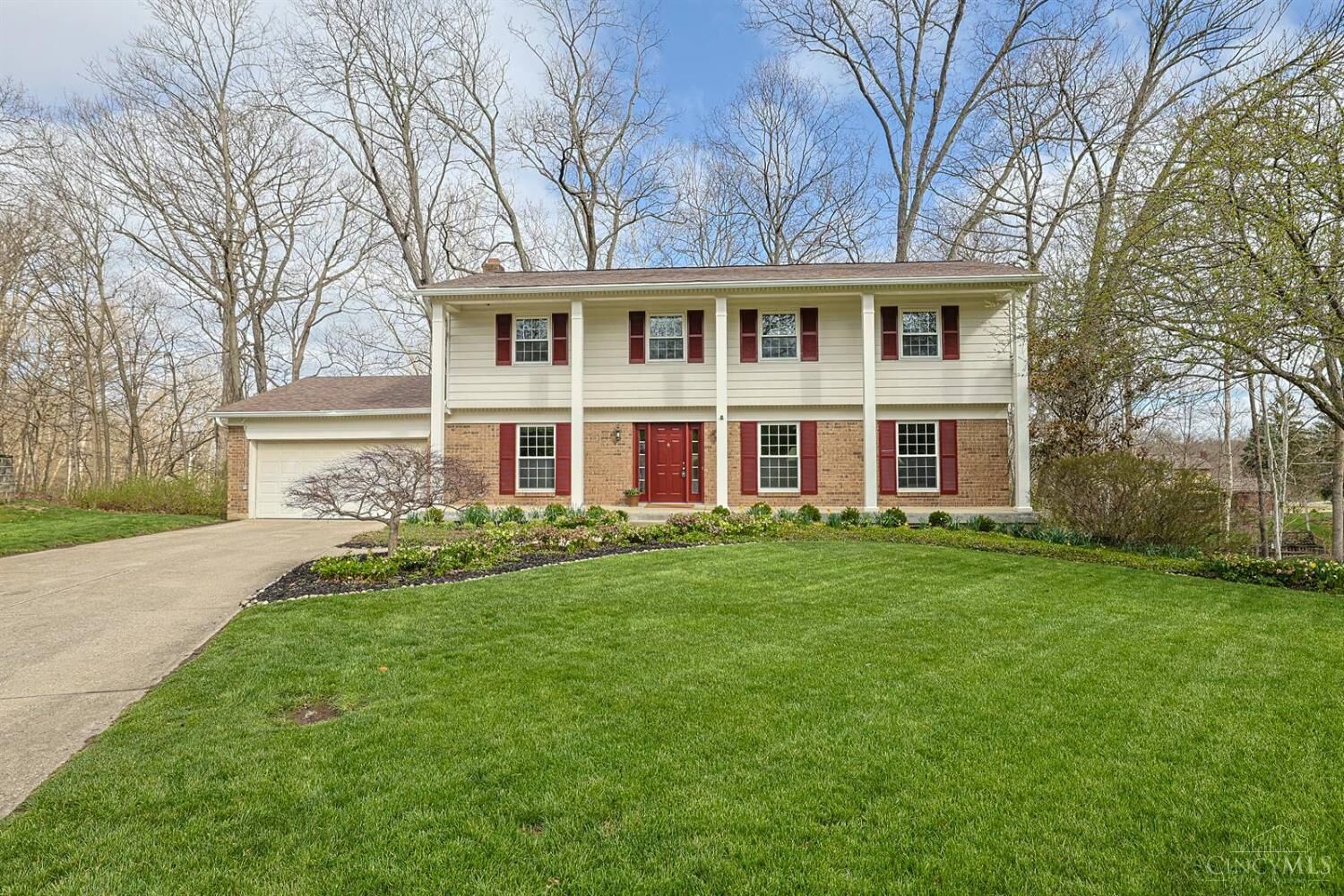 Property Photo: 3261 Boxwood Circle OH 45241