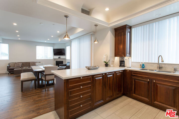 Property Photo: 907 S Shenandoah St CA 90035