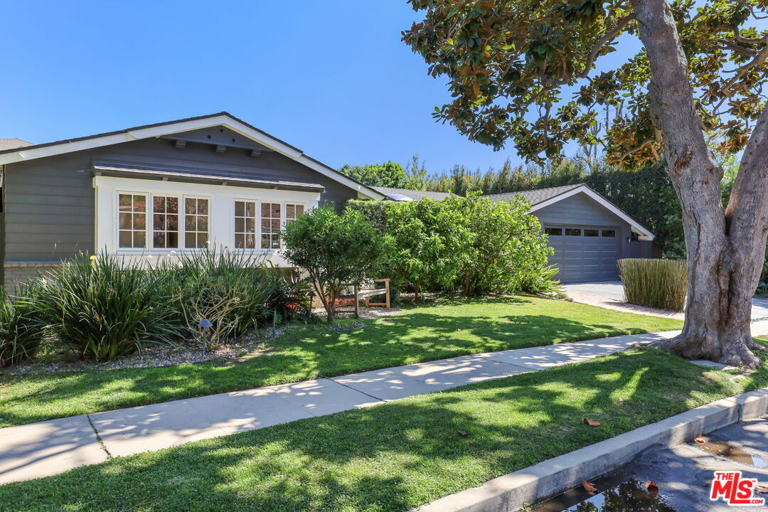 Property Photo:  1400 Jonesboro Dr  CA 90049 
