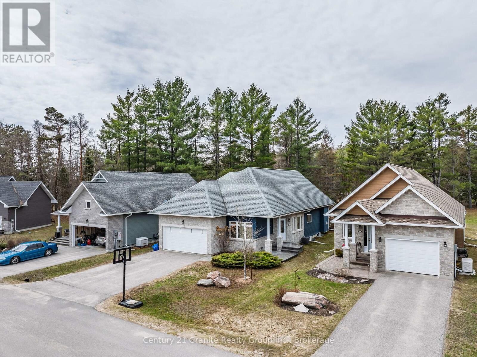 Property Photo:  49 Webb Circle  ON K0M 1S0 