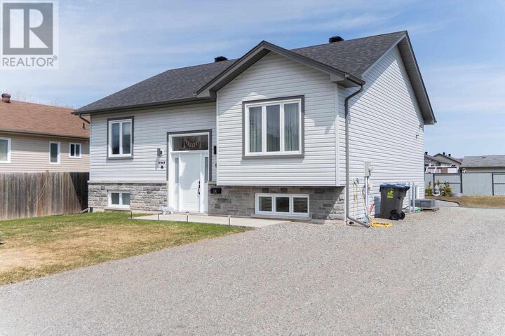 Property Photo:  14 Crestwood Ave  ON P6A 6T2 