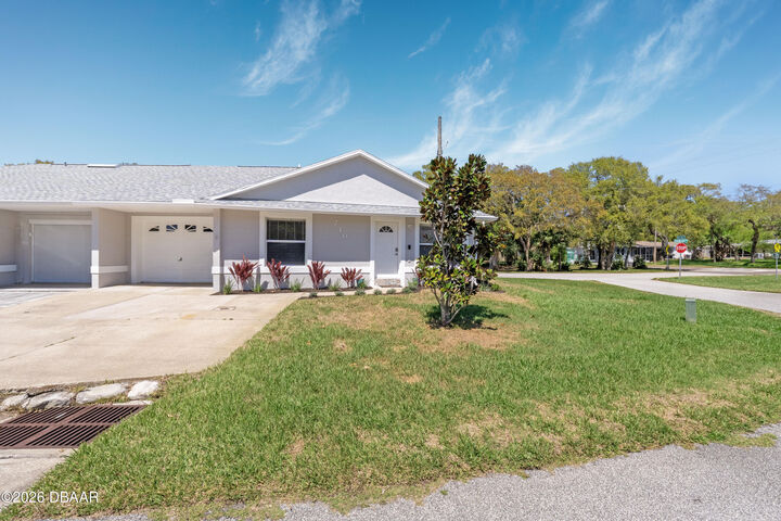 Property Photo:  710 River Oaks Circle  FL 32169 