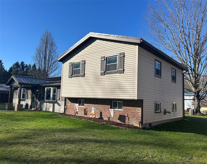 Property Photo:  2567 W Lake Road  PA 16134 