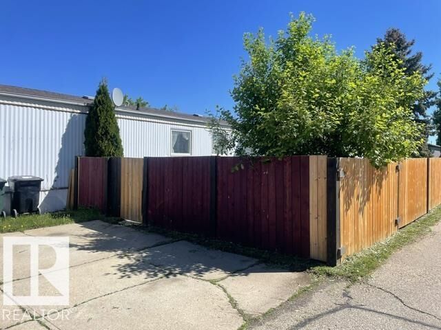 Property Photo: 1121 Lakeland Village AB T8H 1J7