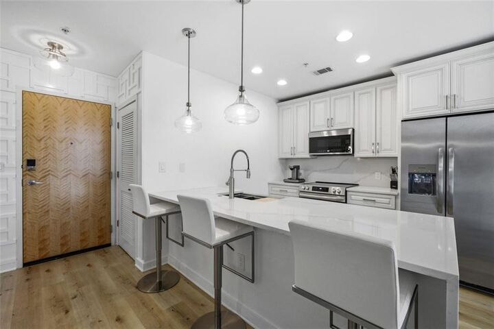 Property Photo:  400 W Peachtree Street NW 705  GA 30308 