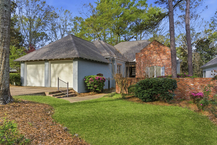 Property Photo:  33 Camelia Ct.  MS 39402 