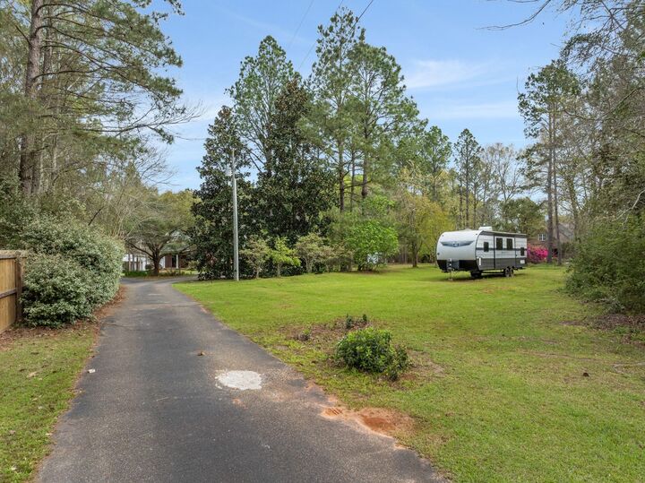 Property Photo:  515 Baker  MS 39475 