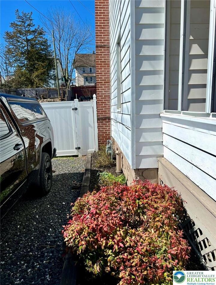 Property Photo:  52 N 4th Street  PA 18013 