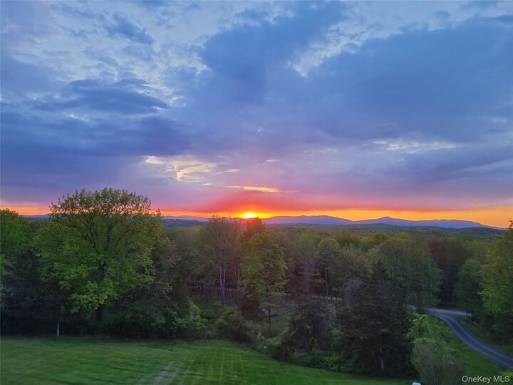 Property Photo:  74 Willow Brook Ridge  NY 12514 