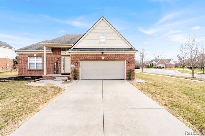 Property Photo:  21196 Oak Ridge Drive  MI 48036 3861 