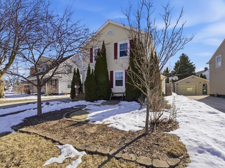 Property Photo:  519 Riverview Dr  WI 54220 