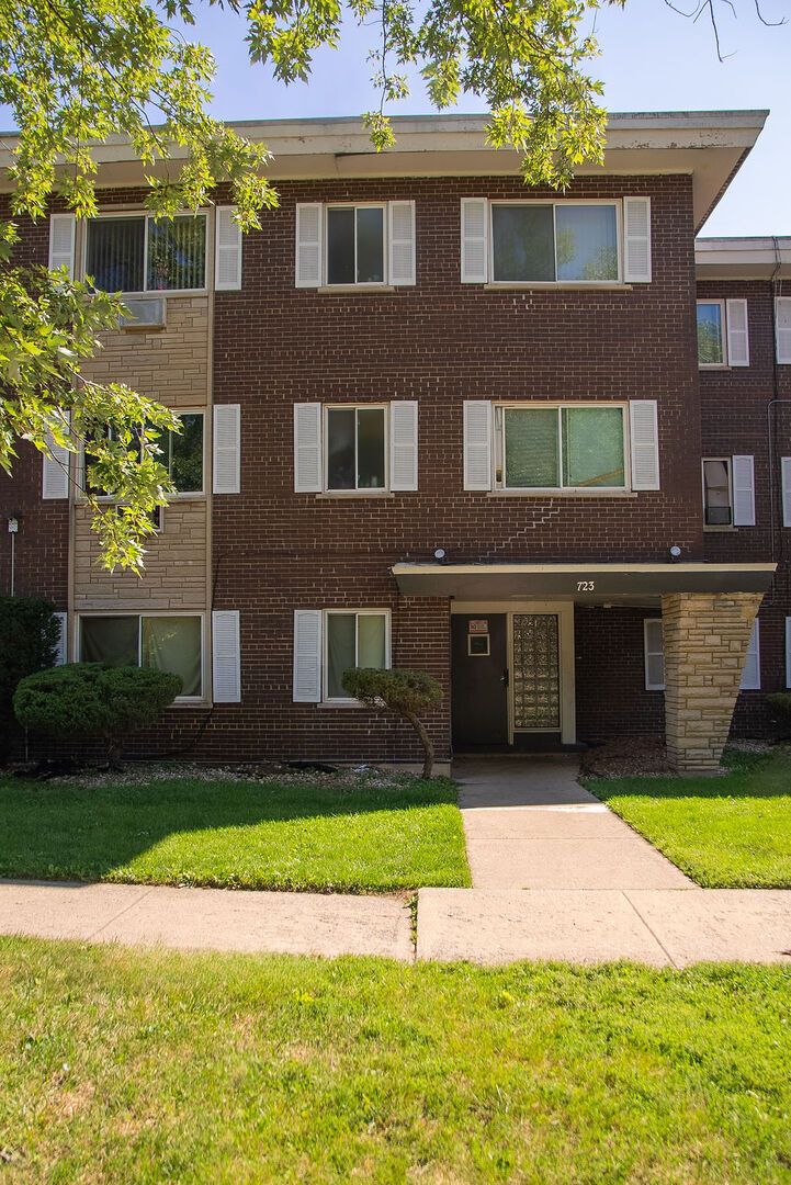 Property Photo: 723 Grant Avenue 3B IL 60411