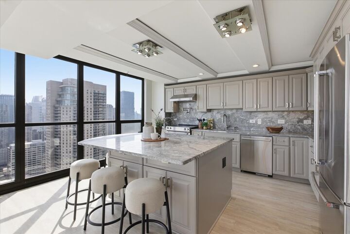 Property Photo:  10 E Ontario Street 4801-02  IL 60611 