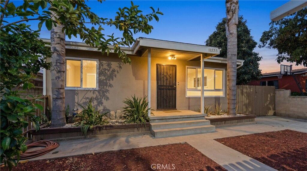 Property Photo:  11233 Virginia  CA 90262 