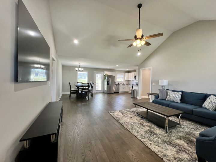 Property Photo: 219 Graham Way TN 37160