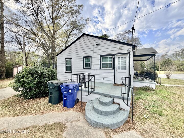 Property Photo: 1025 E Caswell Street NC 28501