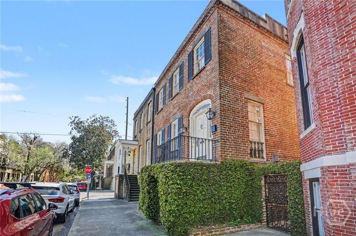 Property Photo:  221 E Charlton Street  GA 31401 