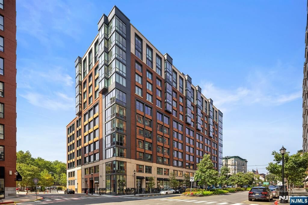 Property Photo:  1000 Maxwell Lane 8A  NJ 07030 