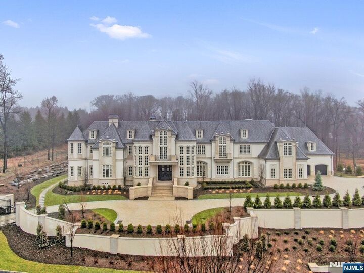 Property Photo:  10 Frick Drive  NJ 07620 