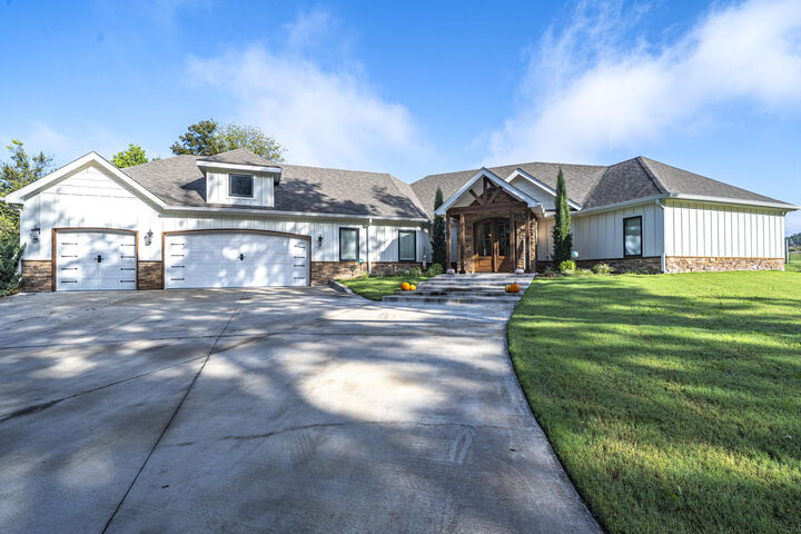 Property Photo:  30397 S 567 Road  OK 74331 