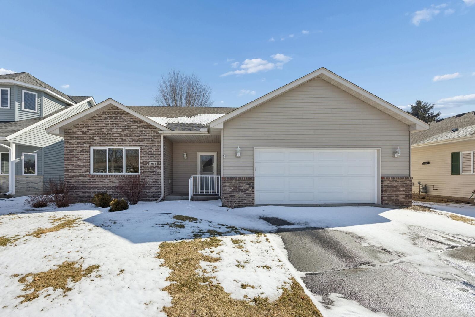 Property Photo:  204 Goldfinch Lane  MN 55320 