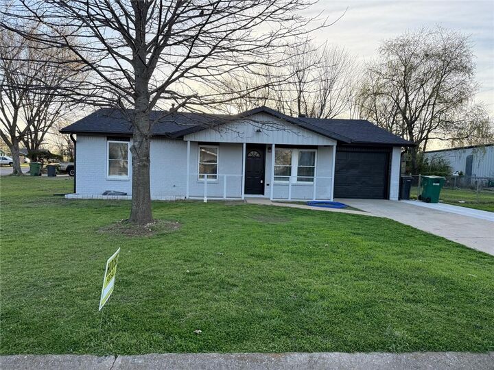 Property Photo:  2511 4th Street  AR 72756 