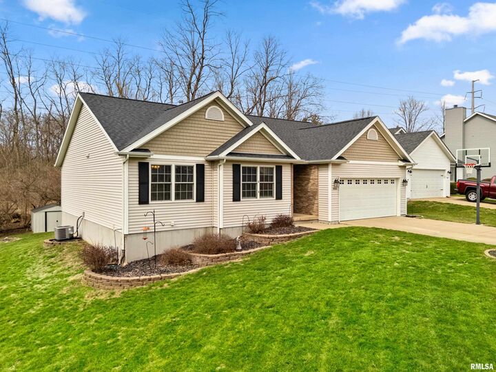 Property Photo:  1950 English Oak  IL 61571 