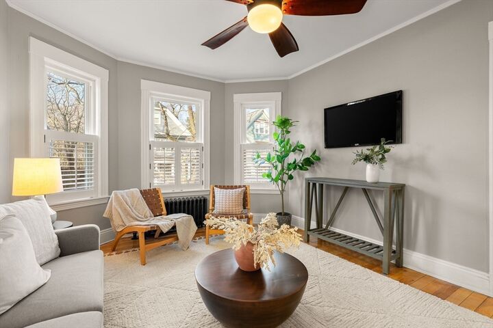 Property Photo:  14 Albermarle St 14  MA 02476 