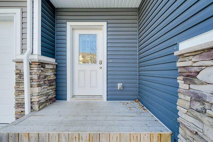 Property Photo: 5301 Windward Place 7 AB T4S 0H5
