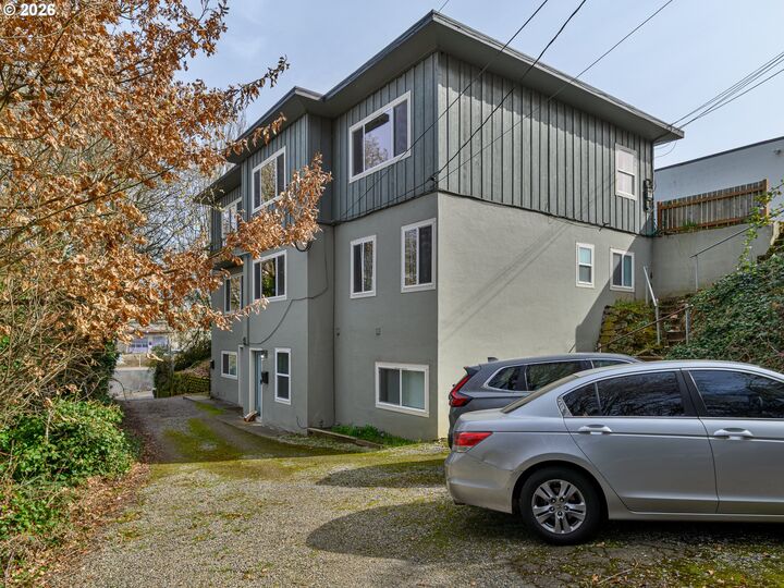 Property Photo: 3204 SW 10th Ave OR 97239