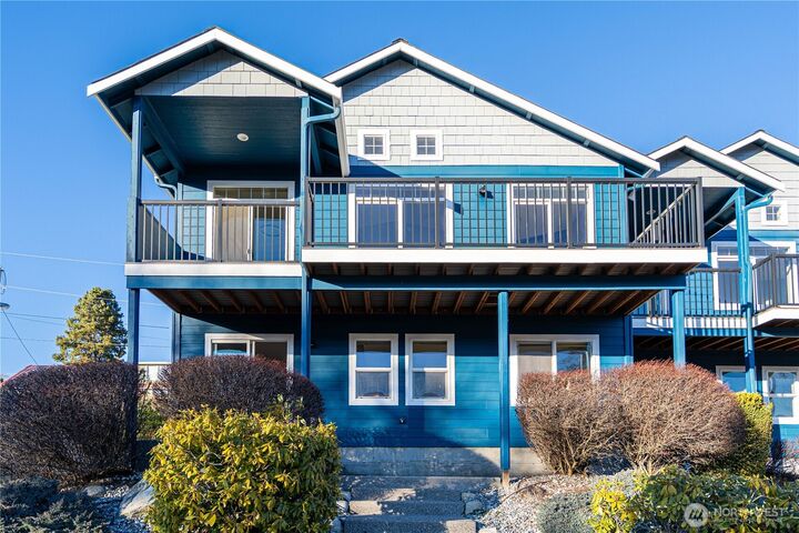 Property Photo:  744  Wapato Way A  WA 98831 